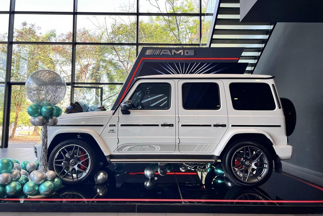 Đại gia Việt mua xe sang hơn 12 tỷ tặng vợ ngày 8/3 - Hình 9 Dai gia Viet mua xe sang hon 12 ty tang vo ngay 8/3-Hinh-9