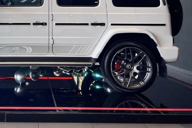 Đại gia Việt mua xe sang hơn 12 tỷ tặng vợ ngày 8/3 - Hình 7 Dai gia Viet mua xe sang hon 12 ty tang vo ngay 8/3-Hinh-7