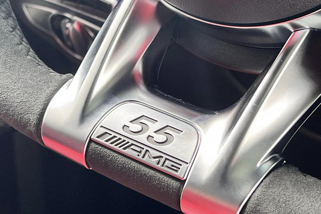 Đại gia Việt mua xe sang hơn 12 tỷ tặng vợ ngày 8/3 - Hình 6 Dai gia Viet mua xe sang hon 12 ty tang vo ngay 8/3-Hinh-6