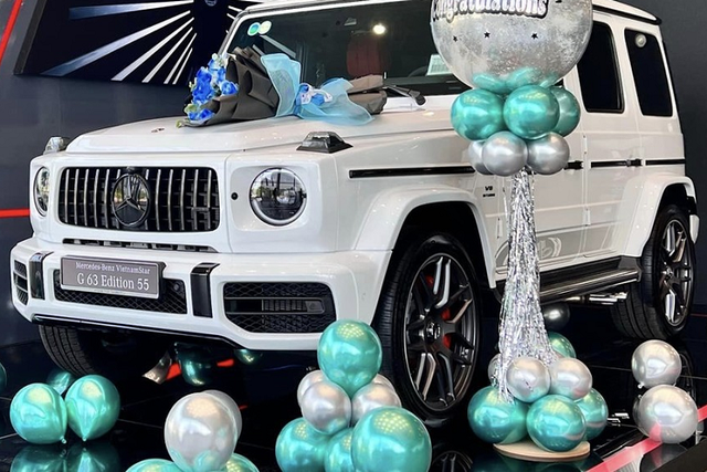 Đại gia Việt mua xe sang hơn 12 tỷ tặng vợ ngày 8/3 - Hình 2 Dai gia Viet mua xe sang hon 12 ty tang vo ngay 8/3-Hinh-2