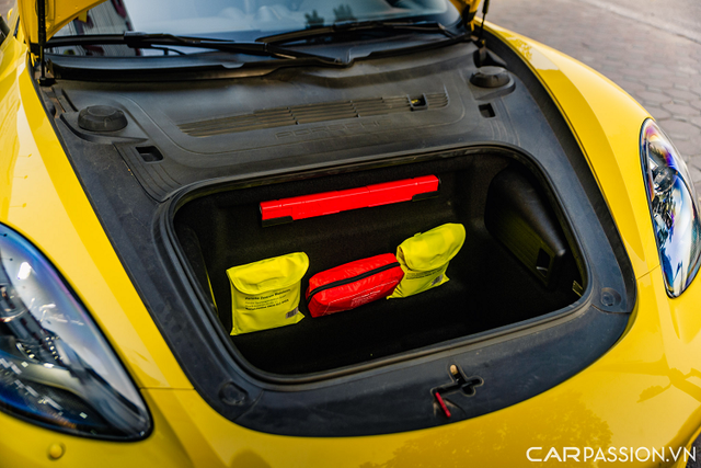 Porsche 718 Cayman chạy 3 năm được rao bán gần 5 tỷ ở Hà Nội - Hình 10 Porsche 718 Cayman chay 3 nam duoc rao ban gan 5 ty o Ha Noi-Hinh-10