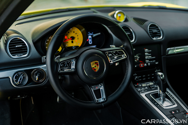 Porsche 718 Cayman chạy 3 năm được rao bán gần 5 tỷ ở Hà Nội - Hình 12 Porsche 718 Cayman chay 3 nam duoc rao ban gan 5 ty o Ha Noi-Hinh-12