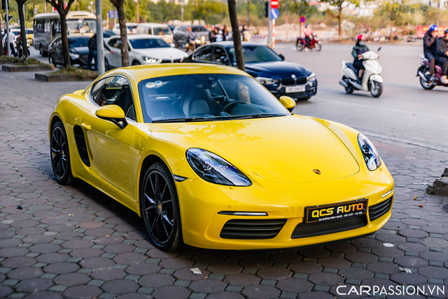 Porsche 718 Cayman chạy 3 năm được rao bán gần 5 tỷ ở Hà Nội - Hình 3 Porsche 718 Cayman chay 3 nam duoc rao ban gan 5 ty o Ha Noi-Hinh-3