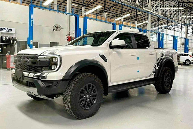 Ford Ranger Raptor 2023 hơn 1,3 tỷ sẽ đến tay khách Việt vào tháng 4 tới Ford Ranger Raptor 2023 hon 1,3 ty se den tay khach Viet vao thang 4 toi