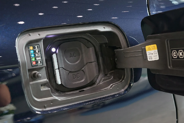 SUV điện hạng sang giá 3,5 tỷ có gì? - Hình 6 SUV dien hang sang gia 3,5 ty co gi?-Hinh-6