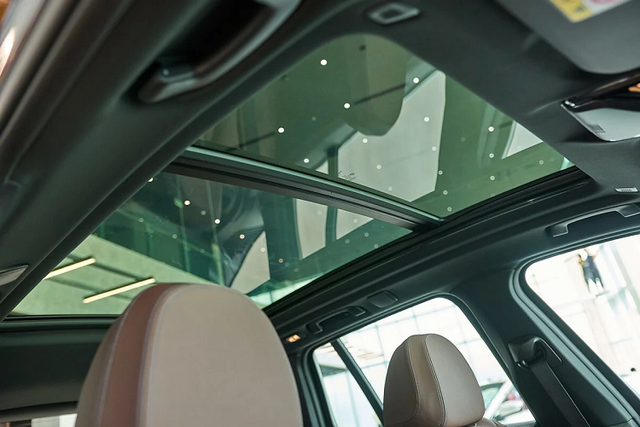 SUV điện hạng sang giá 3,5 tỷ có gì? - Hình 4 SUV dien hang sang gia 3,5 ty co gi?-Hinh-4