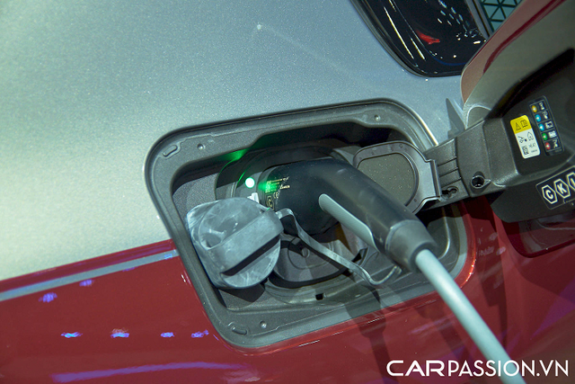 BMW i7 va 750e tu 4,83 ty dong tai Thai Lan: Dep khong cho che-Hinh-3