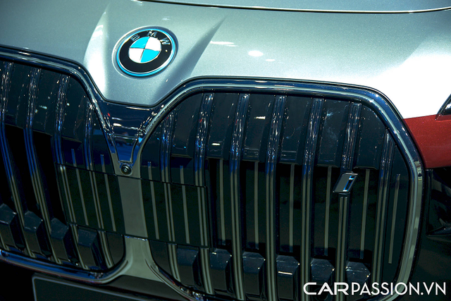 BMW i7 va 750e tu 4,83 ty dong tai Thai Lan: Dep khong cho che-Hinh-10