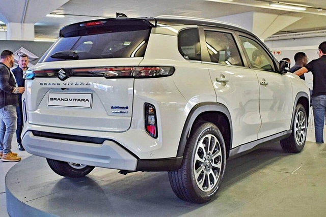 Suzuki Grand Vitara 2023 chỉ từ 300 triệu đồng có gì? - Hình 3 Suzuki Grand Vitara 2023 chi tu 300 trieu dong co gi?-Hinh-3