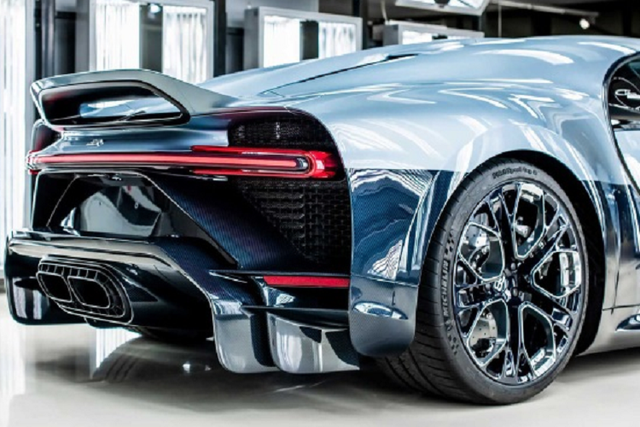 Cận cảnh siêu xe Bugatti Chiron Profilee có giá hơn 300 tỷ đồng - Hình 5 Can canh sieu xe Bugatti Chiron Profilee co gia hon 300 ty dong-Hinh-5