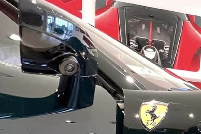 Cận cảnh Ferrari F8 Spider hơn 23 tỷ của đại gia Việt - Hình 2 Can canh Ferrari F8 Spider hon 23 ty cua dai gia Viet-Hinh-2