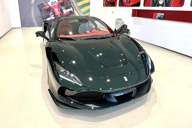 Cận cảnh Ferrari F8 Spider hơn 23 tỷ của đại gia Việt - Hình 4 Can canh Ferrari F8 Spider hon 23 ty cua dai gia Viet-Hinh-4