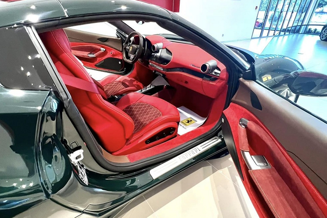 Cận cảnh Ferrari F8 Spider hơn 23 tỷ của đại gia Việt - Hình 8 Can canh Ferrari F8 Spider hon 23 ty cua dai gia Viet-Hinh-8