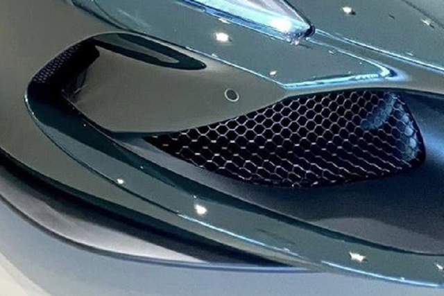 Cận cảnh Ferrari F8 Spider hơn 23 tỷ của đại gia Việt - Hình 7 Can canh Ferrari F8 Spider hon 23 ty cua dai gia Viet-Hinh-7