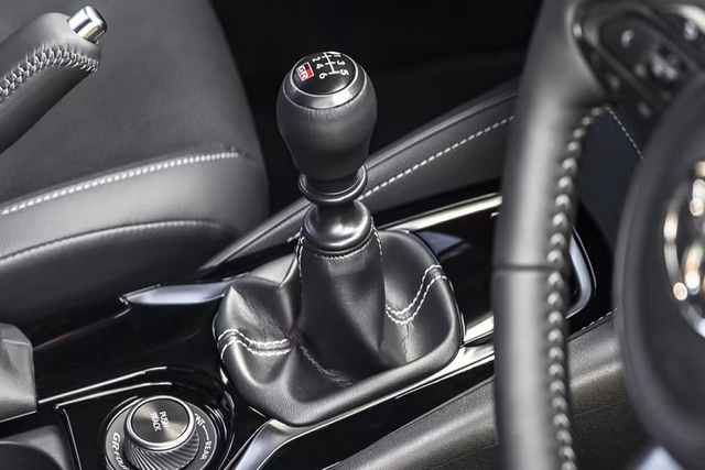 Ô tô điện của Toyota sẽ được trang bị hộp số sàn? - Hình 4 O to dien cua Toyota se duoc trang bi hop so san?-Hinh-4