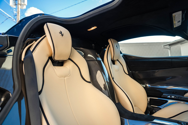 Siêu xe hàng hiếm Ferrari LaFerrari độc nhất thế giới lên sàn đấu giá - Hình 8 Sieu xe hang hiem Ferrari LaFerrari doc nhat the gioi len san dau gia-Hinh-8