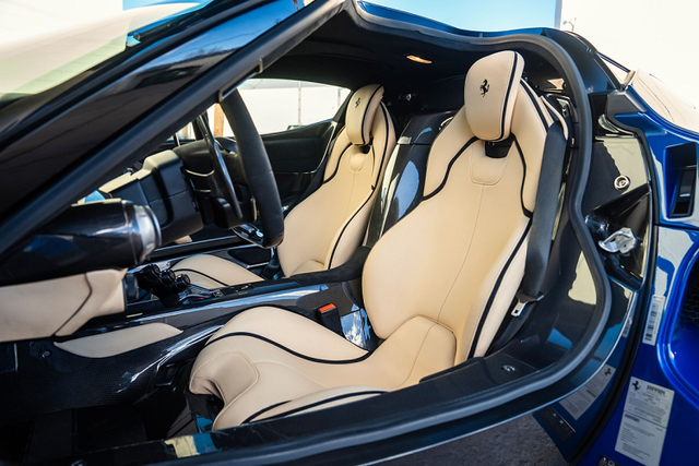 Siêu xe hàng hiếm Ferrari LaFerrari độc nhất thế giới lên sàn đấu giá - Hình 6 Sieu xe hang hiem Ferrari LaFerrari doc nhat the gioi len san dau gia-Hinh-6