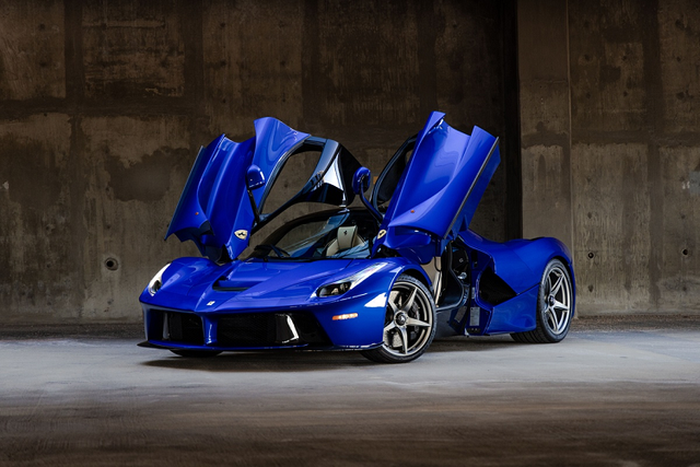 Siêu xe hàng hiếm Ferrari LaFerrari độc nhất thế giới lên sàn đấu giá Sieu xe hang hiem Ferrari LaFerrari doc nhat the gioi len san dau gia