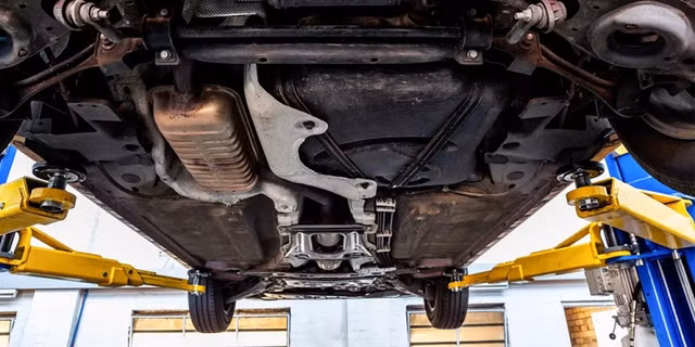 Co nen son phu gam oto?