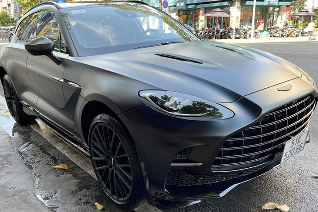 Đại gia Đặng Lê Nguyên Vũ khai xuân bằng Aston Martin DBX 707 giá 21,7 tỷ Dai gia Dang Le Nguyen Vu khai xuan bang Aston Martin DBX 707 gia 21,7 ty