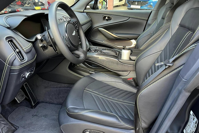 Đại gia Đặng Lê Nguyên Vũ khai xuân bằng Aston Martin DBX 707 giá 21,7 tỷ - Hình 4 Dai gia Dang Le Nguyen Vu khai xuan bang Aston Martin DBX 707 gia 21,7 ty-Hinh-4