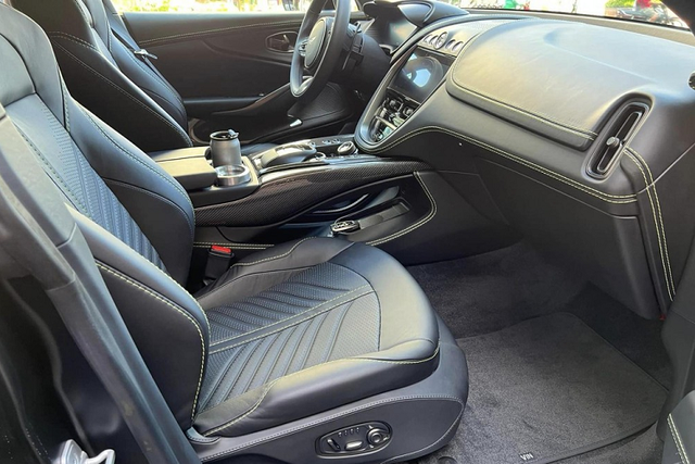 Đại gia Đặng Lê Nguyên Vũ khai xuân bằng Aston Martin DBX 707 giá 21,7 tỷ - Hình 5 Dai gia Dang Le Nguyen Vu khai xuan bang Aston Martin DBX 707 gia 21,7 ty-Hinh-5