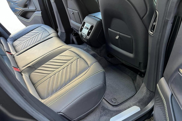 Đại gia Đặng Lê Nguyên Vũ khai xuân bằng Aston Martin DBX 707 giá 21,7 tỷ - Hình 6 Dai gia Dang Le Nguyen Vu khai xuan bang Aston Martin DBX 707 gia 21,7 ty-Hinh-6