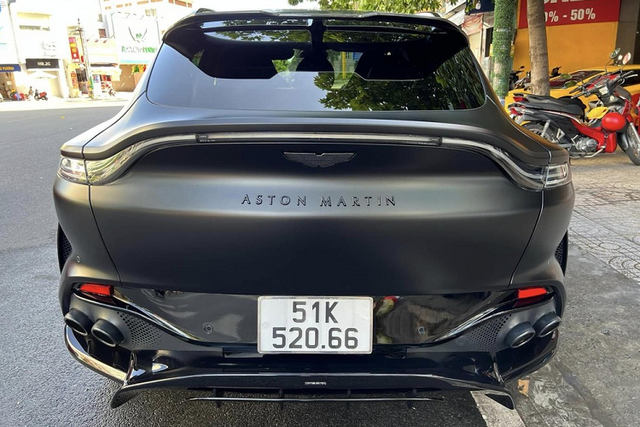 Đại gia Đặng Lê Nguyên Vũ khai xuân bằng Aston Martin DBX 707 giá 21,7 tỷ - Hình 12 Dai gia Dang Le Nguyen Vu khai xuan bang Aston Martin DBX 707 gia 21,7 ty-Hinh-12