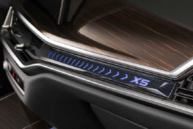 Cận cảnh BMW X5 2024 từ 1,5 tỷ đồng sắp về Việt Nam - Hình 7 Can canh BMW X5 2024 tu 1,5 ty dong sap ve Viet Nam-Hinh-7