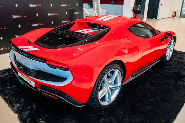 Ra mắt siêu xe Ferrari 296 GTS từ 23 tỷ cho các đại gia Việt Nam - Hình 8 Ra mat sieu xe Ferrari 296 GTS tu 23 ty cho cac dai gia Viet Nam-Hinh-8