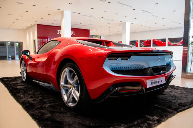 Ra mắt siêu xe Ferrari 296 GTS từ 23 tỷ cho các đại gia Việt Nam - Hình 9 Ra mat sieu xe Ferrari 296 GTS tu 23 ty cho cac dai gia Viet Nam-Hinh-9