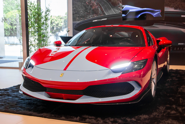 Ra mắt siêu xe Ferrari 296 GTS từ 23 tỷ cho các đại gia Việt Nam - Hình 6 Ra mat sieu xe Ferrari 296 GTS tu 23 ty cho cac dai gia Viet Nam-Hinh-6