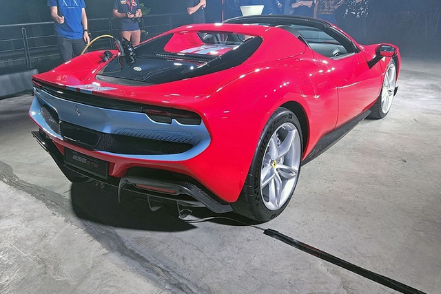 Ra mắt siêu xe Ferrari 296 GTS từ 23 tỷ cho các đại gia Việt Nam - Hình 2 Ra mat sieu xe Ferrari 296 GTS tu 23 ty cho cac dai gia Viet Nam-Hinh-2