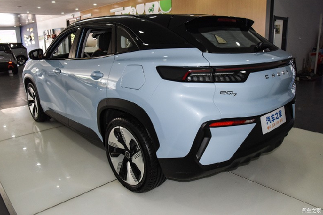 Chery eQ7 - SUV điện Trung Quốc chỉ từ 419 triệu đồng - Hình 3 Chery eQ7 - SUV dien Trung Quoc chi tu 419 trieu dong-Hinh-3