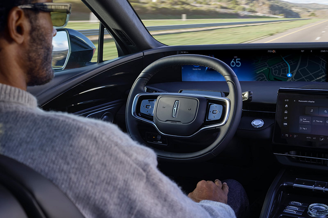 "Soi" crossover hạng sang Lincoln Nautilus 2023 mới, từ 1,1 tỷ đồng - Hình 8 Về kích thước thân xe, Lincoln Nautilus thế hệ thứ 3 có chiều dài 4.908, chiều rộng là 1.952 mm và chiều cao lên đến 1.717 mm, còn chiều dài cơ sở của Crossover hạng sang Lincoln Nautilus thế hệ mới có kích thước tận 2.900 mm.