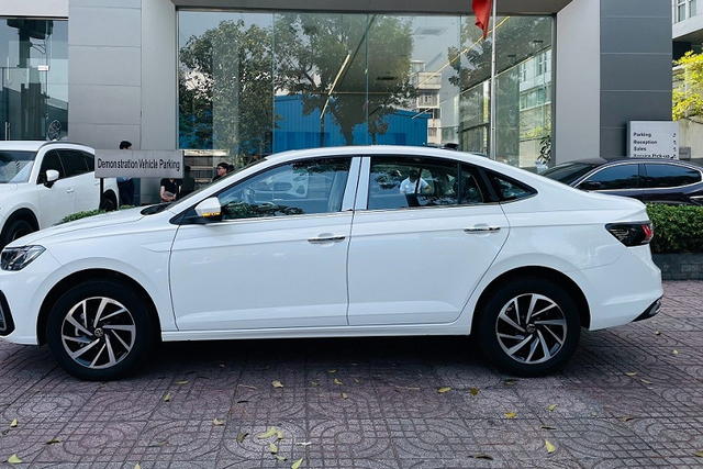 Volkswagen Virtus 2023 tại Việt Nam - 'sedan bình dân' đang được giảm giá - Hình 2 Volkswagen Virtus 2023 tai Viet Nam - 'sedan binh dan' dang duoc giam gia-Hinh-2