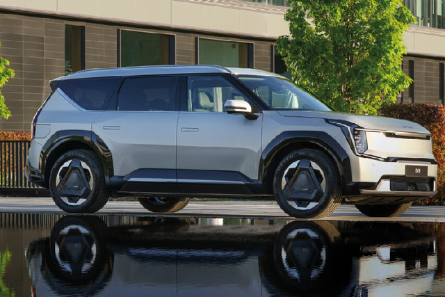 Kia EV9 thêm bản GT-Line từ 1,27 tỷ đồng, "đối thủ" của VinFast VF9 Kia EV9 them ban GT-Line tu 1,27 ty dong,