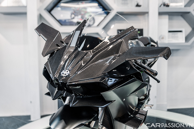 Xem chiếc mô tô có giá ngang ô tô BMW 3-Series mới - Hình 4 Xem chiec mo to co gia ngang o to BMW 3-Series moi-Hinh-4