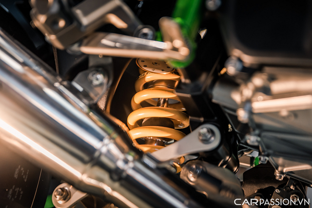 Xem chiếc mô tô có giá ngang ô tô BMW 3-Series mới - Hình 13 Xem chiec mo to co gia ngang o to BMW 3-Series moi-Hinh-13