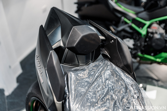 Xem chiếc mô tô có giá ngang ô tô BMW 3-Series mới - Hình 11 Xem chiec mo to co gia ngang o to BMW 3-Series moi-Hinh-11