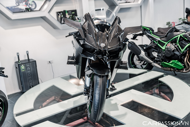 Xem chiếc mô tô có giá ngang ô tô BMW 3-Series mới - Hình 7 Xem chiec mo to co gia ngang o to BMW 3-Series moi-Hinh-7