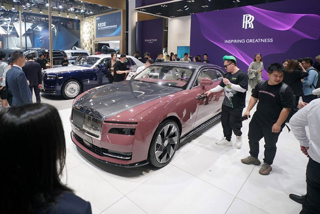 Rolls-Royce Spectre từ 19 tỷ đồng sát Việt Nam, các đại gia "phát thèm" - Hình 8 Rolls-Royce Spectre tu 19 ty dong sat Viet Nam, cac dai gia