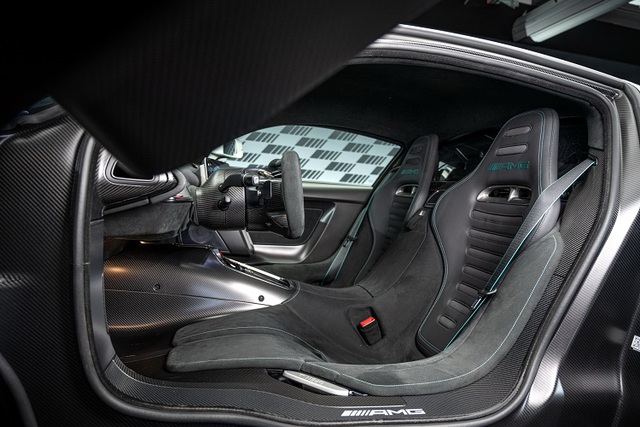 Cận cảnh Mercedes-AMG ONE hơn 66 tỷ - Hình 6 Can canh Mercedes-AMG ONE hon 66 ty-Hinh-6