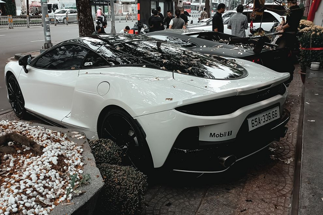 Đi xem McLaren GT hơn 20 tỷ đồng của thiếu gia 9X miền Tây - Hình 3 Di xem McLaren GT hon 20 ty dong cua thieu gia 9X mien Tay-Hinh-3