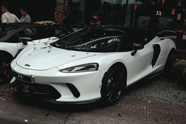 Đi xem McLaren GT hơn 20 tỷ đồng của thiếu gia 9X miền Tây - Hình 4 Di xem McLaren GT hon 20 ty dong cua thieu gia 9X mien Tay-Hinh-4