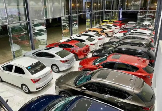 Dân buôn ôtô cũ “lao đao” sau khi biển số định danh áp dụng - Hình 3 Dan buon oto cu “lao dao” sau khi bien so dinh danh ap dung-Hinh-3