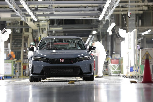 Honda Civic Type R 2023 đang “cháy hàng”, hãng phải tạm ngừng nhận cọc - Hình 2 Honda Civic Type R 2023 dang “chay hang”, hang phai tam ngung nhan coc-Hinh-2