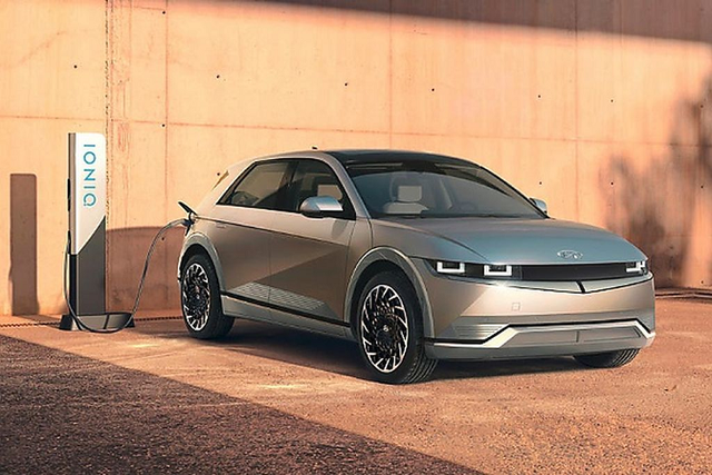 Khach doi tay chay vi Hyundai Ioniq 5 bo gat nuoc phia sau-Hinh-7