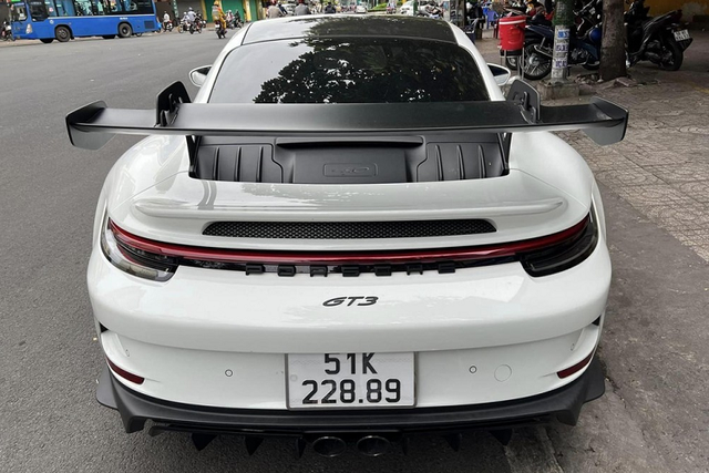 Cận cảnh Porsche 911 GT3 2022 hơn 16 tỷ của đại gia Đặng Lê Nguyên Vũ - Hình 3 Can canh Porsche 911 GT3 2022 hon 16 ty cua dai gia Dang Le Nguyen Vu-Hinh-3