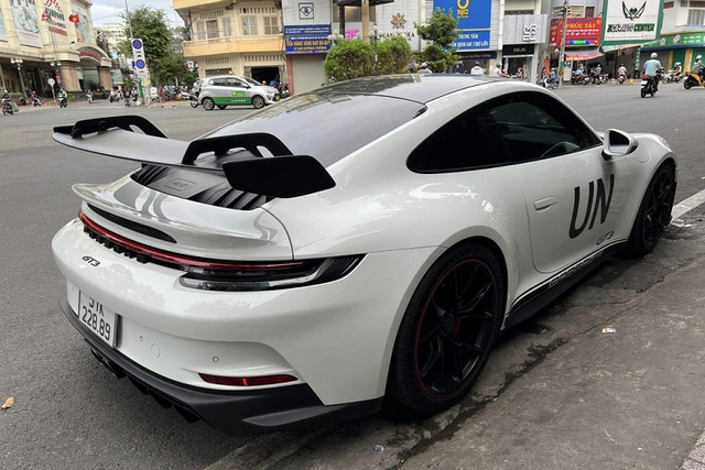 Cận cảnh Porsche 911 GT3 2022 hơn 16 tỷ của đại gia Đặng Lê Nguyên Vũ - Hình 6 Can canh Porsche 911 GT3 2022 hon 16 ty cua dai gia Dang Le Nguyen Vu-Hinh-6